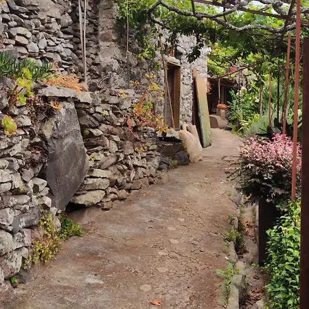 Casa De Basalto 3*