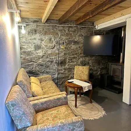 Alojamento de Acomodação e Pequeno-almoço Casa De Basalto Caniço