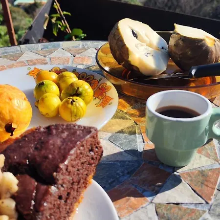 Alojamento de Acomodação e Pequeno-almoço Casa De Basalto 3*