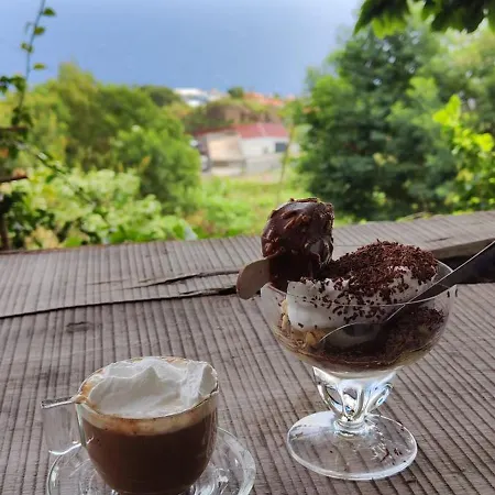 Casa De Basalto Alojamento de Acomodação e Pequeno-almoço 3*