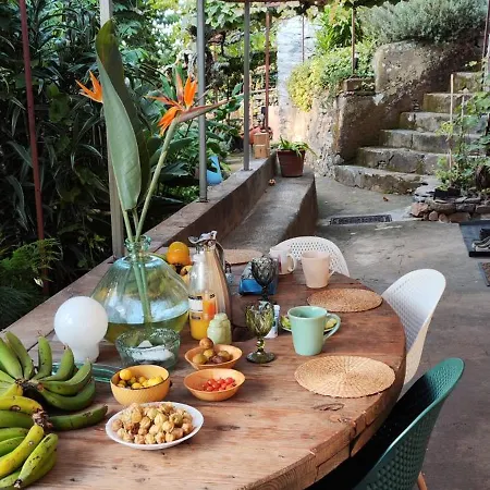 Casa De Basalto Alojamento de Acomodação e Pequeno-almoço Caniço