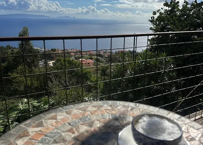 Casa De Basalto Canico (Madeira)